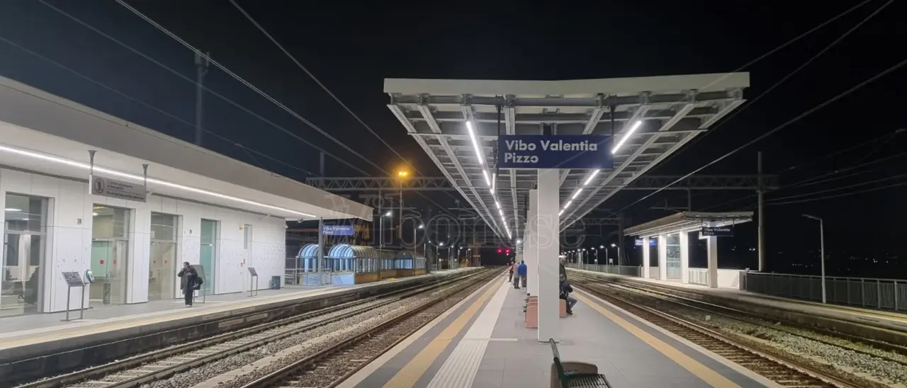 Stazione Vibo Pizzo, Petrolo (Sinistra italiana): «Dopo un anno biglietteria ancora chiusa, s’intervenga»