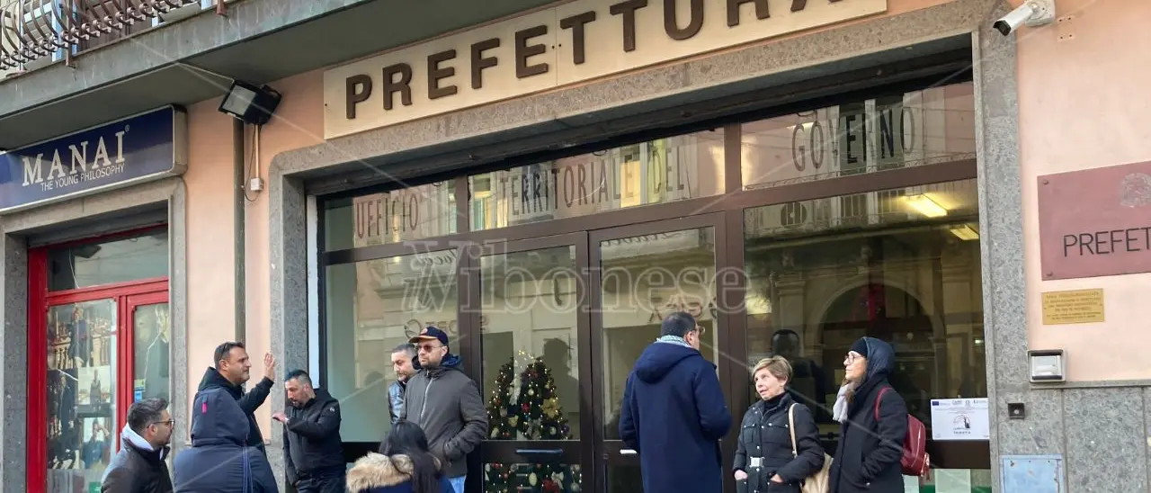 Niente rinnovo per 45 infermieri e oss: «Hanno scoperto oggi che domani sarà il loro ultimo giorno di lavoro, ma la sanità vibonese non può permettersi di perderli»