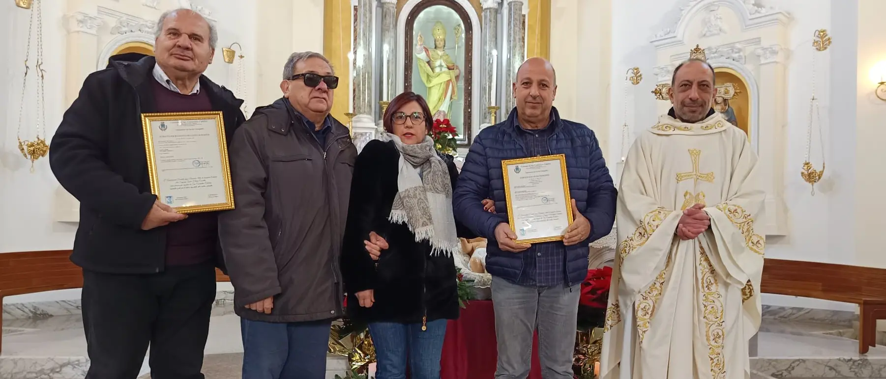 San Costantino Calabro, nel giorno della Sacra Famiglia omaggio alla più anziana e agli sposi più longevi del paese