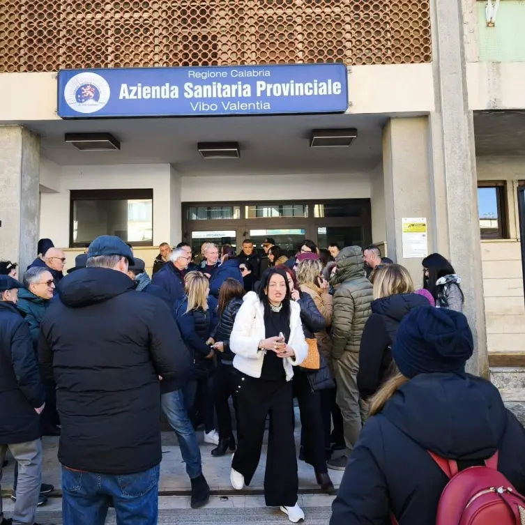 Infermieri e oss “licenziati” a Vibo, l'Ordine professionale si appella a Occhiuto: «Intervenga»