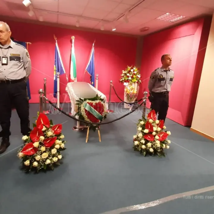 L’omaggio della Calabria all’ex governatore Chiaravalloti: camera ardente in Regione
