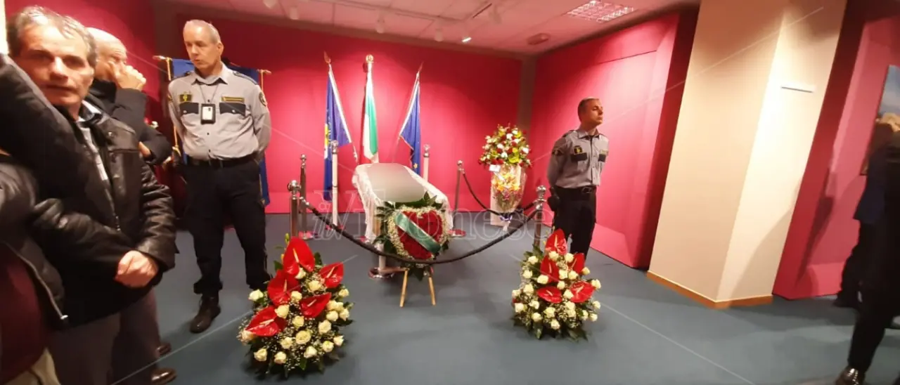 L’omaggio della Calabria all’ex governatore Chiaravalloti: camera ardente in Regione