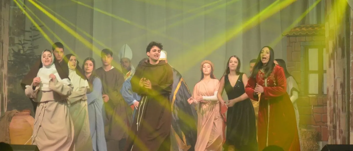Vena di Jonadi, nell’auditorium parrocchiale Gesù Salvatore successo per il musical Chiara e Francesco