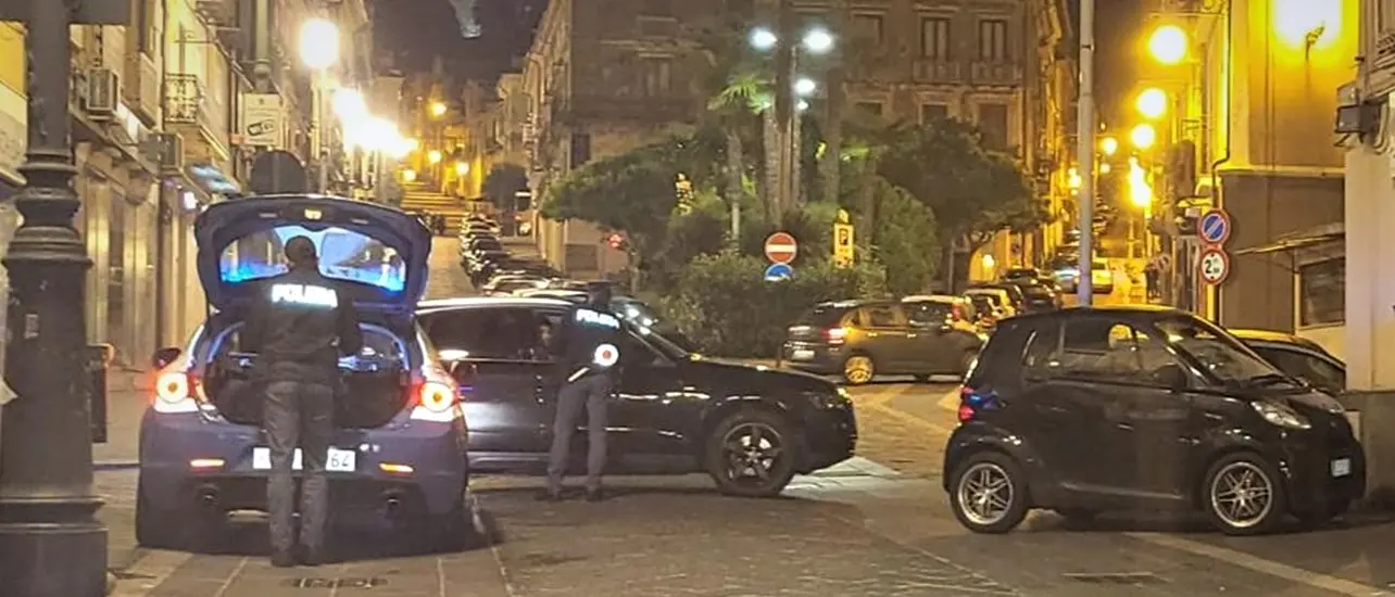 Vibo, sfreccia a forte velocità in centro e non si ferma all'alt della Polizia: arrestato e denunciato per guida in stato di ebbrezza