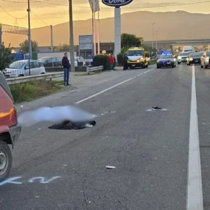 Incidente mortale sulla 106, arrestato l’uomo che ha travolto e ucciso una donna di 51 anni