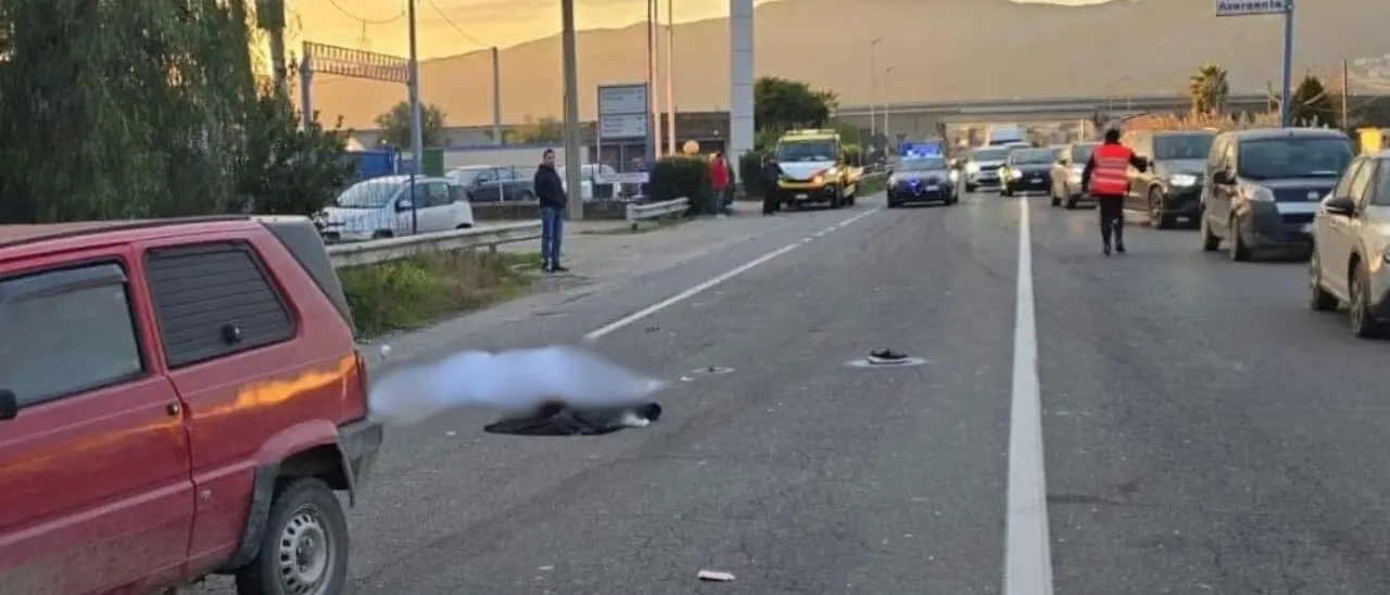 Incidente mortale sulla 106, arrestato l’uomo che ha travolto e ucciso una donna di 51 anni