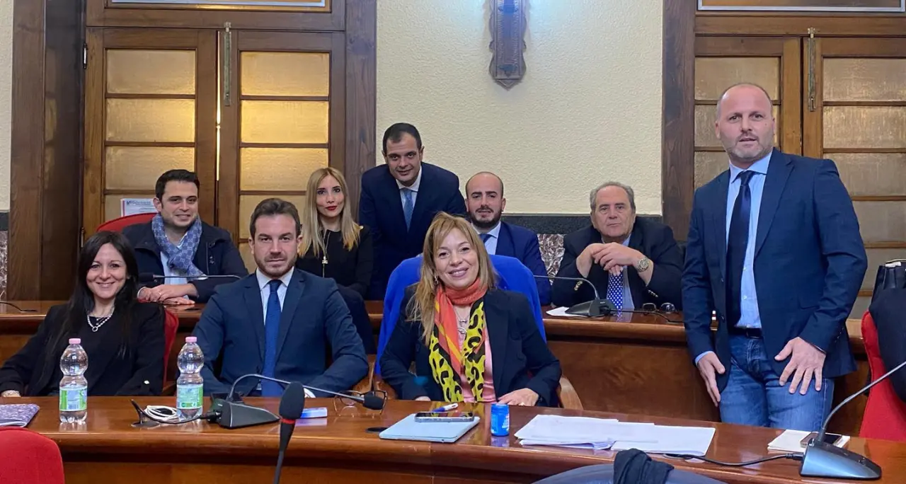 Depositi costieri, la minoranza\u00A0chiede un Consiglio urgente e sfida la maggioranza: «Abbiamo i numeri ma firmate anche voi»