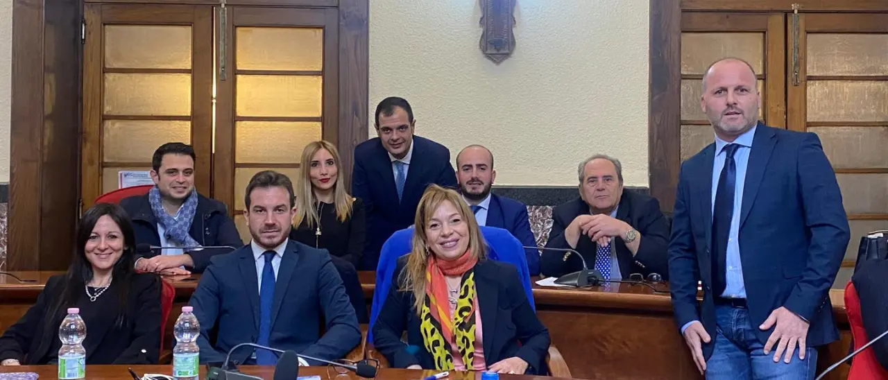 Depositi costieri, la minoranza\u00A0chiede un Consiglio urgente e sfida la maggioranza: «Abbiamo i numeri ma firmate anche voi»