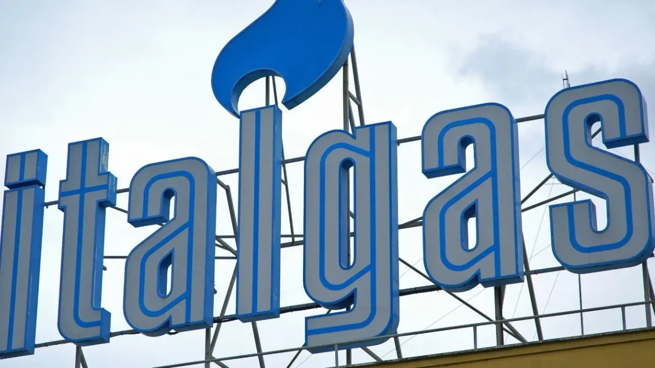 Fuga di gas a Vibo, Italgas: «Rete danneggiata da un'impresa durante lavori». Tecnici al lavoro per riparare il danno