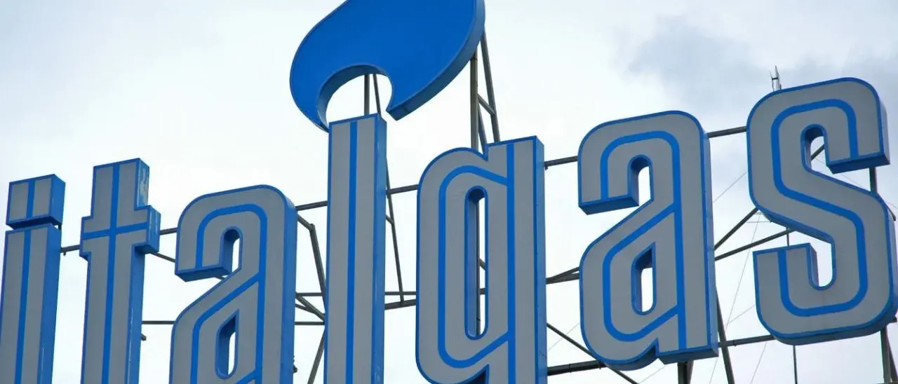 Fuga di gas a Vibo, Italgas: «Rete danneggiata da un'impresa durante lavori». Tecnici al lavoro per riparare il danno