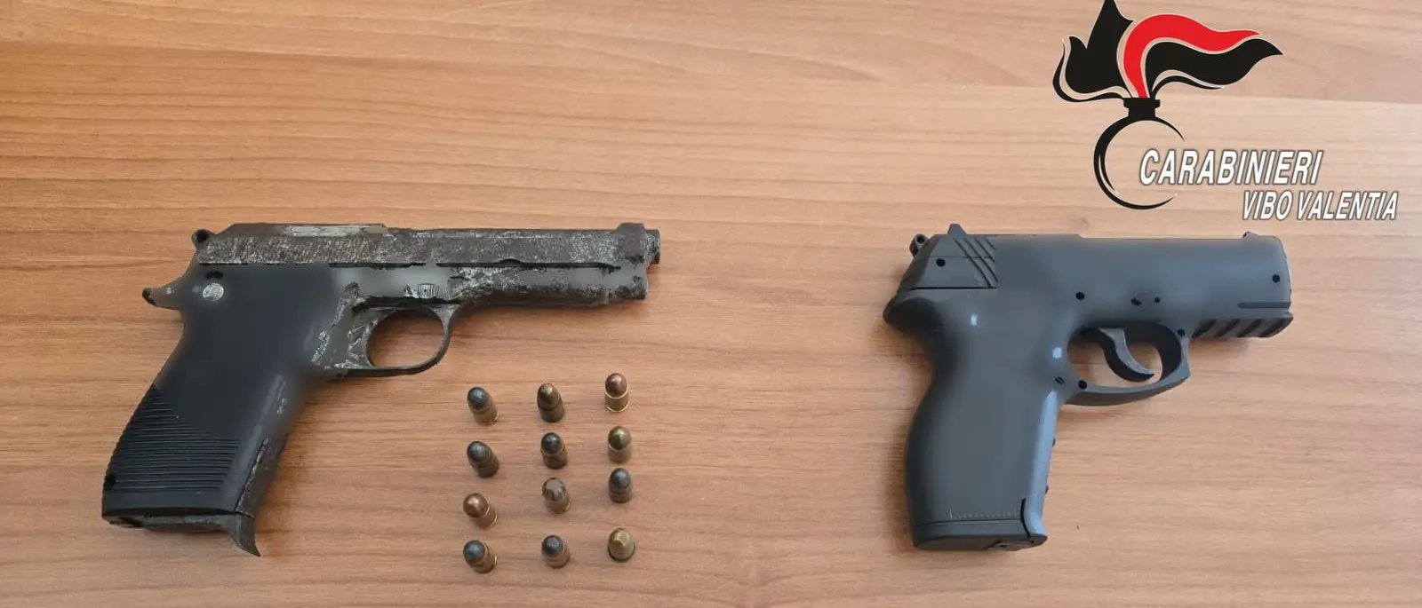 Scoperte in un terreno privato armi con matricola abrasa e cartucce abilmente nascoste: arrestate 3 persone tra Dasà e Acquaro
