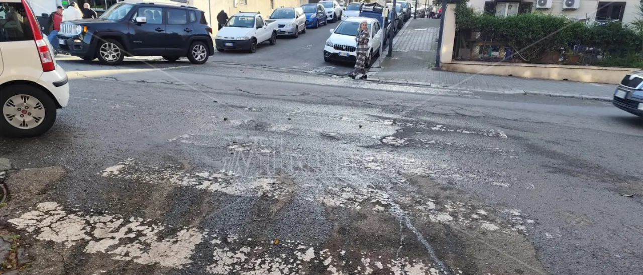 Reggio Calabria, venditore ambulante si cosparge di benzina e tenta di darsi fuoco