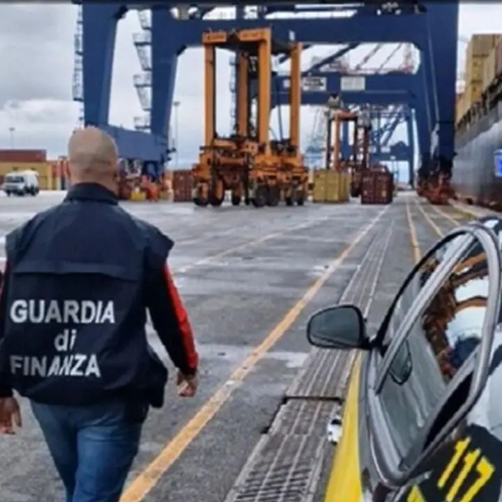 ‘Ndrangheta, ottiene i domiciliari il doganiere di Mileto accusato di aver favorito il traffico di droga al porto di Gioia