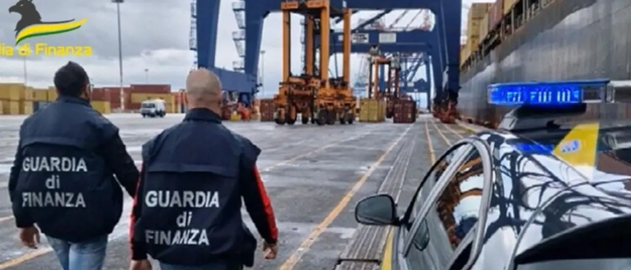 ‘Ndrangheta, ottiene i domiciliari il doganiere di Mileto accusato di aver favorito il traffico di droga al porto di Gioia