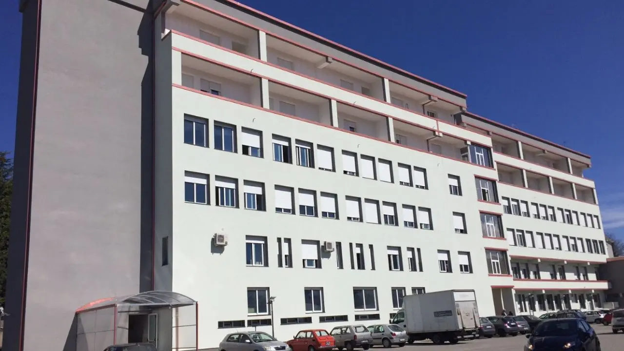 Opposizione e movimento Serra al centro contro il sindaco Barillari sulla gestione dell'Ospedale San Bruno: «Si è svegliato per le elezioni»