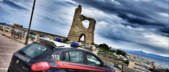 Briatico, il “buongiorno” social dei carabinieri sotto la torretta diventa virale