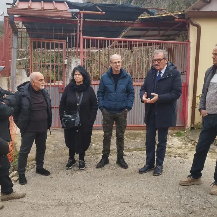 Vibo, sopralluogo del sindaco Romeo nella frazione San Pietro: «Entro 50 giorni la strada verrà riaperta»