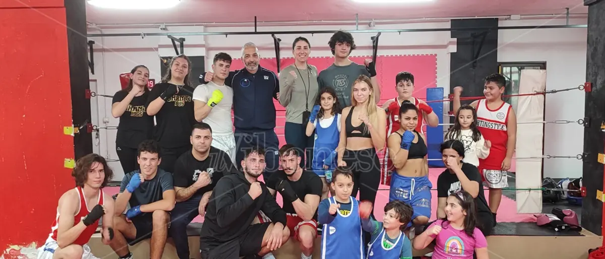 «Voglio insegnare ai ragazzi a prendere a pugni la noia», la campionessa di pugilato Irma Testa incontra gli studenti di Vibo - VIDEO