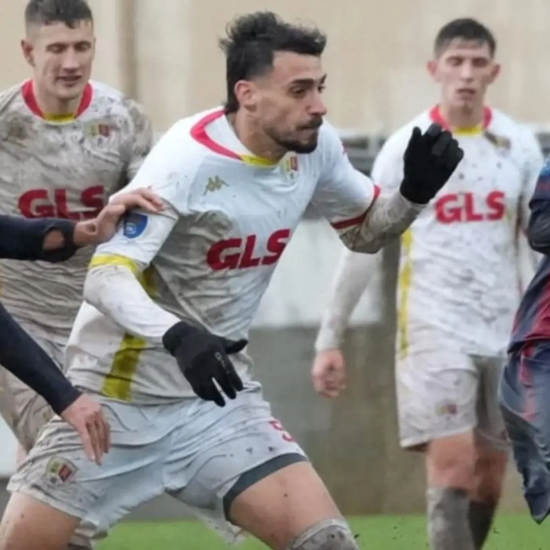 Serie D, la Vibonese cade (0-1) contro il Sambiase in un campo ridotto a un pantano dalla pioggia. Decide Ferraro come all'andata