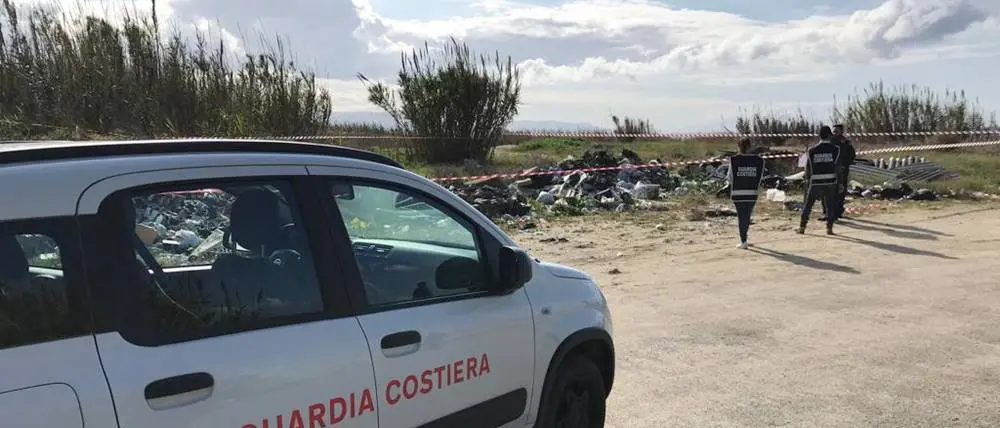 Guardia costiera di Vibo sequestra maxi discarica abusiva a Gizzeria