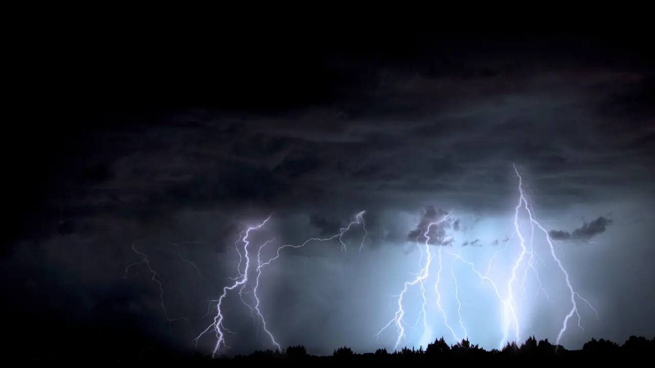 Meteo, sul Vibonese arriva il ciclone mediterraneo: da domani graduale peggioramento, poi nella notte piogge molto intense