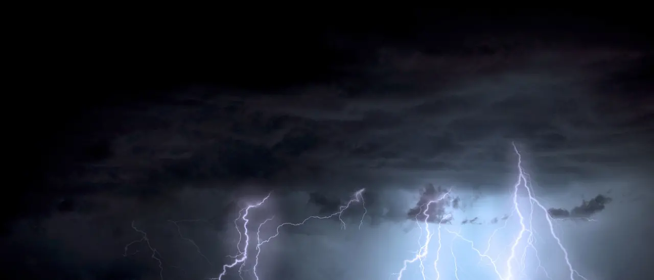 Meteo Vibonese, è il giorno dell’allerta rossa sulle Serre. Nubifragi e vento fino a 100 k/h: scuole chiuse in tutta la provincia