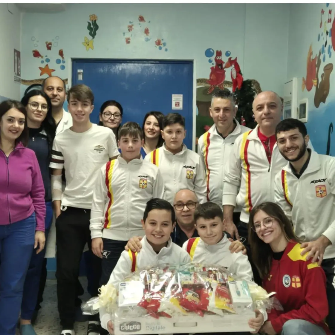 L'Asd Sant'Onofrio dona bilance e termometri al reparto di pediatria dell'ospedale Jazzolino