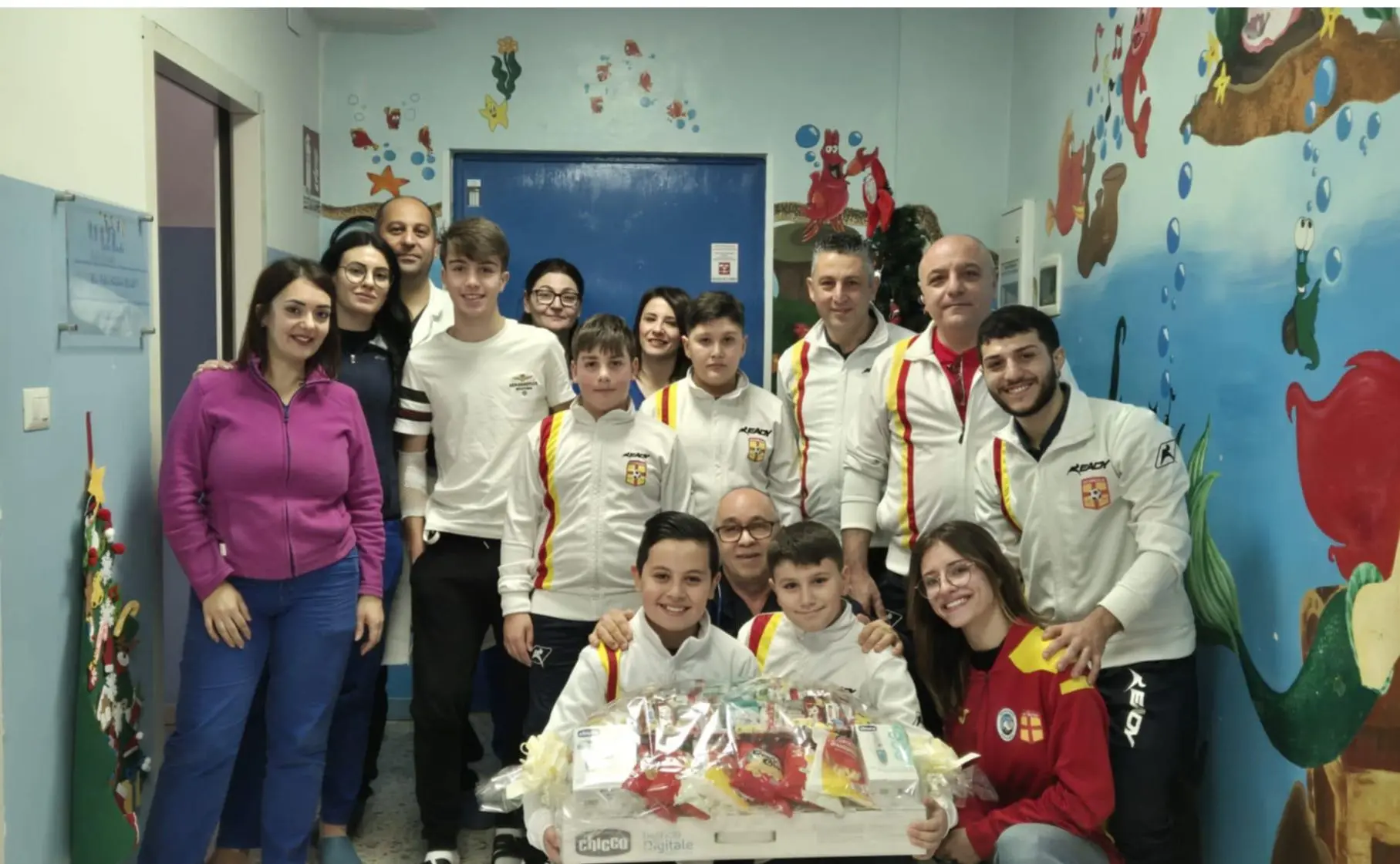 L'Asd Sant'Onofrio dona bilance e termometri al reparto di pediatria dell'ospedale Jazzolino