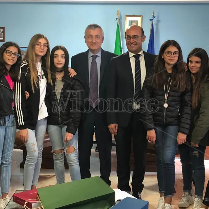 Ripulirono la villa di Mileto, il prefetto premia sette ragazze