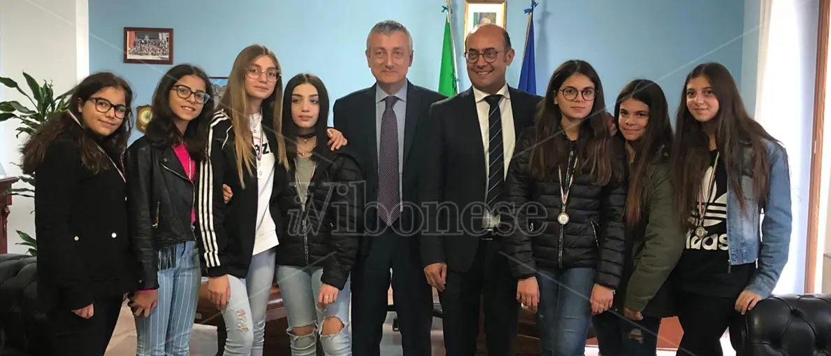 Ripulirono la villa di Mileto, il prefetto premia sette ragazze