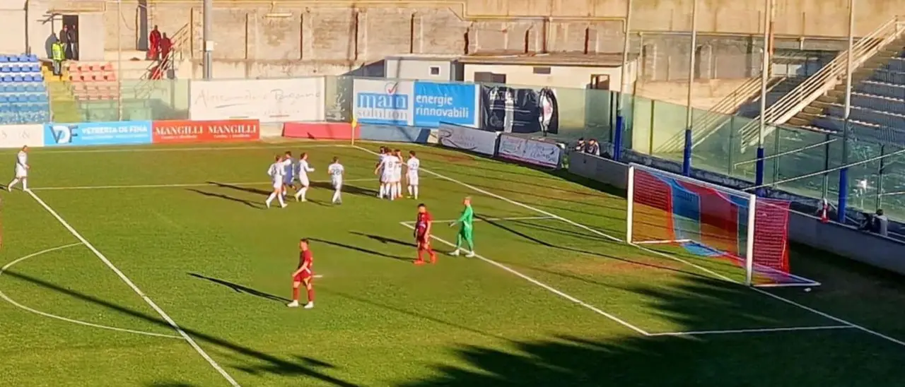 La Vibonese torna a sorridere, al Luigi Razza battuto 2-0 il Locri: per i rossoblù doppietta di Alagna