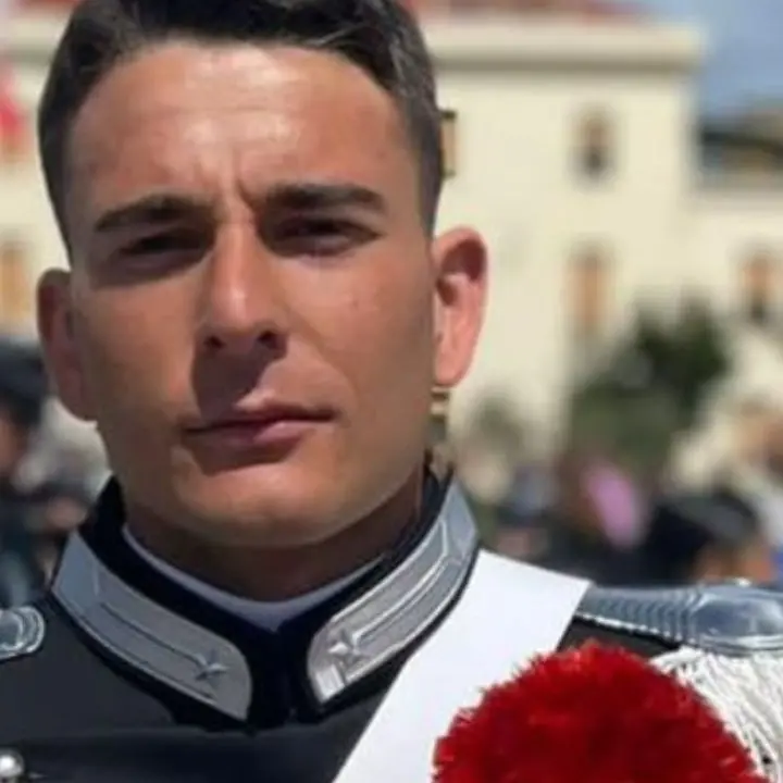 Daniele vive, la mamma del carabiniere di Serra morto in un incidente fonda un'associazione in suo ricordo: «Così aiutiamo i più giovani»