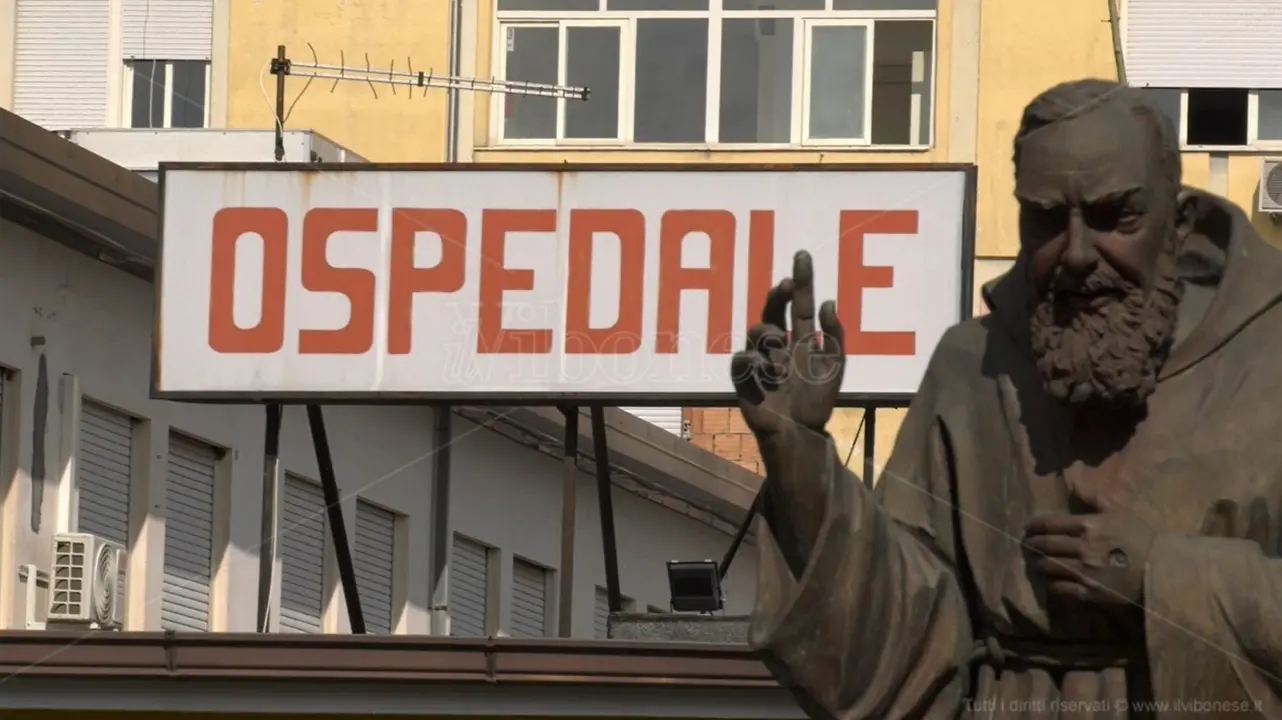 Ospedale di Vibo, i progressisti chiamano la città alla mobilitazione: «Si mantengano i reparti aperti anche durante i lavori»