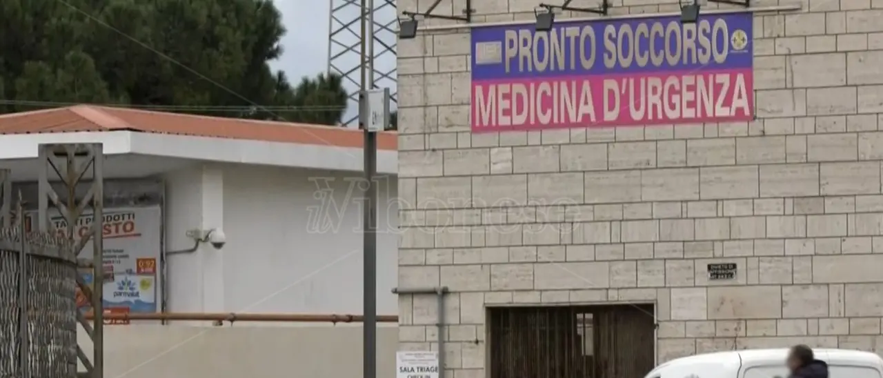 Pronto soccorso meglio del Niguarda, sui social si scatena l'ironia: «Che andate a fare a Milano? Tutti a Vibo!»