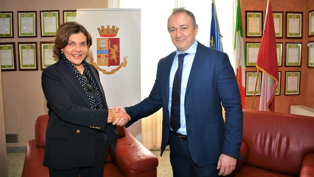 Sicurezza e tutela dell'ordine pubblico al centro della visita istituzionale del prefetto Anna Colosimo alla Questura di Vibo