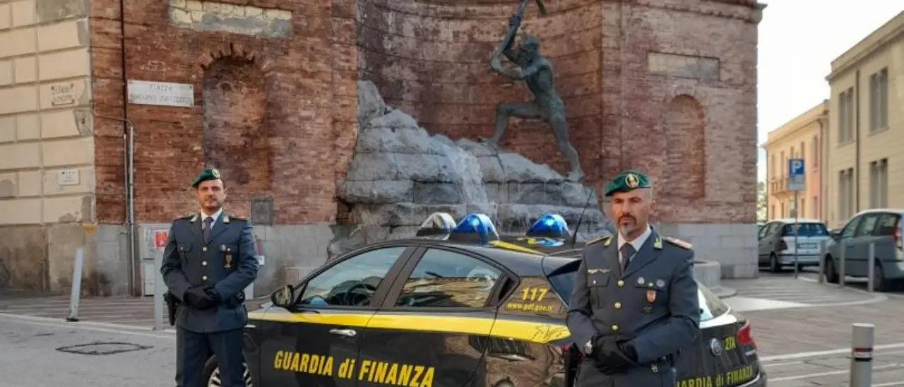 Droga, smantellata una rete di corrieri dalla Colombia verso la Calabria: 10 arresti