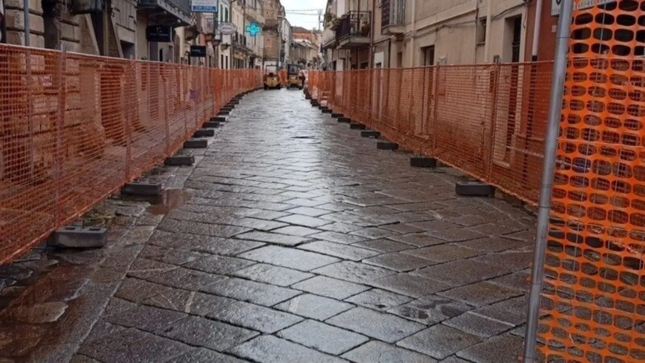 «Distruggere le antiche basole è vietato», Italia Nostra Vibo presenta un esposto alla Soprintendenza a difesa di via Luigi Razza