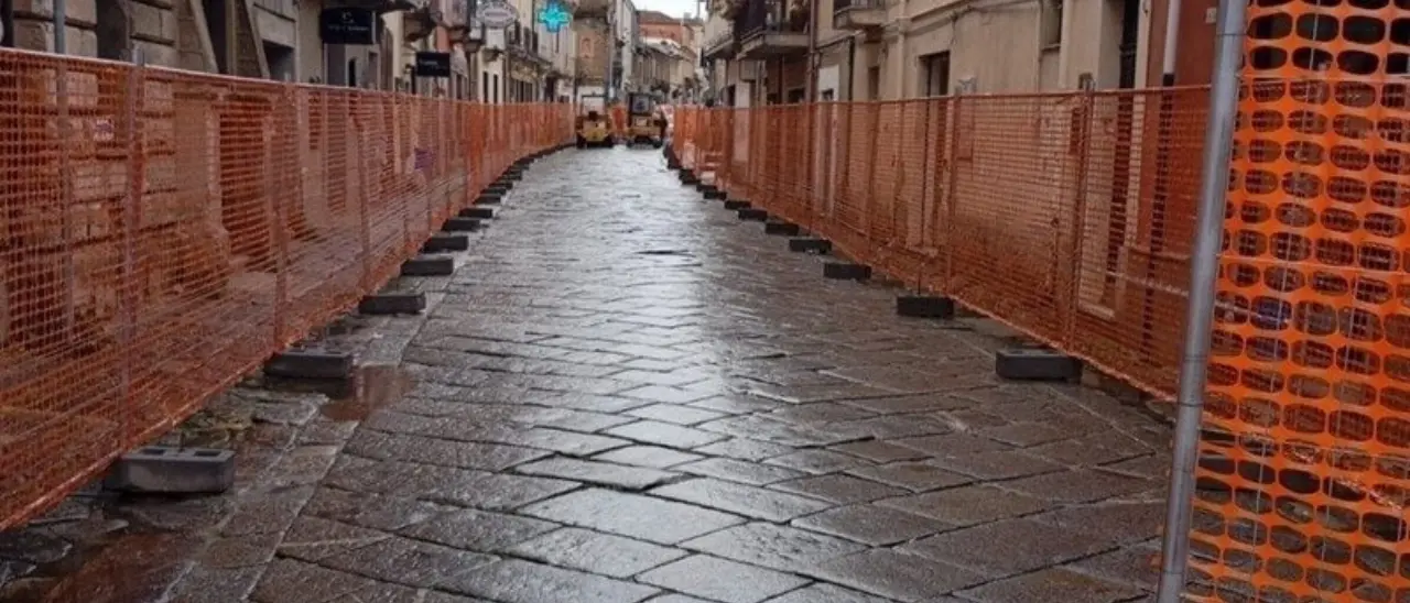 «Distruggere le antiche basole è vietato», Italia Nostra Vibo presenta un esposto alla Soprintendenza a difesa di via Luigi Razza