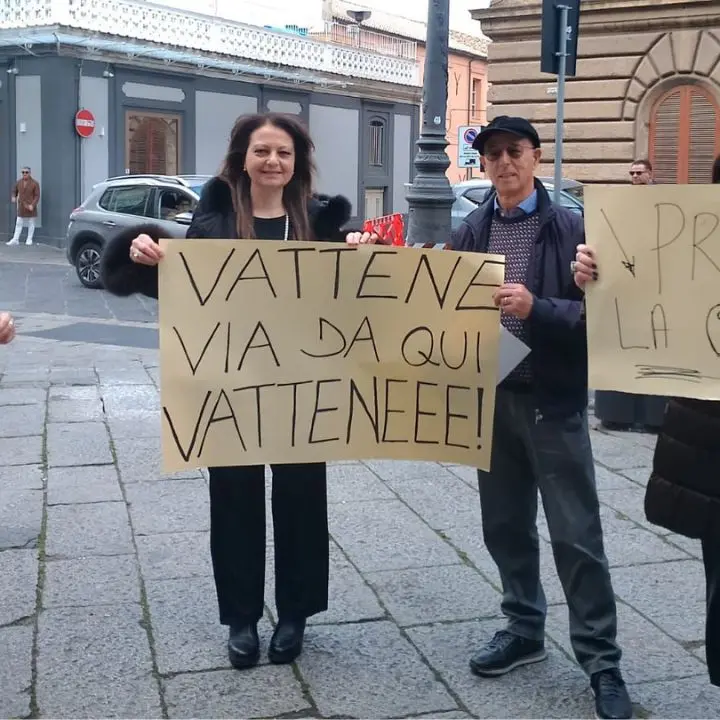 Calderoli a Vibo per l'Autonomia differenziata fugge dalle domande, Città Attiva: «La Calabria che alza la testa fa paura»