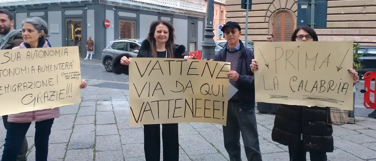 Calderoli a Vibo per l'Autonomia differenziata fugge dalle domande, Città Attiva: «La Calabria che alza la testa fa paura»