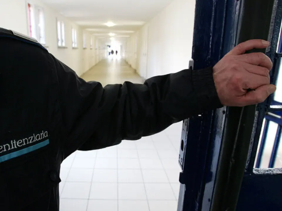 Nuova aggressione agli agenti di polizia penitenziaria nel carcere di Paola