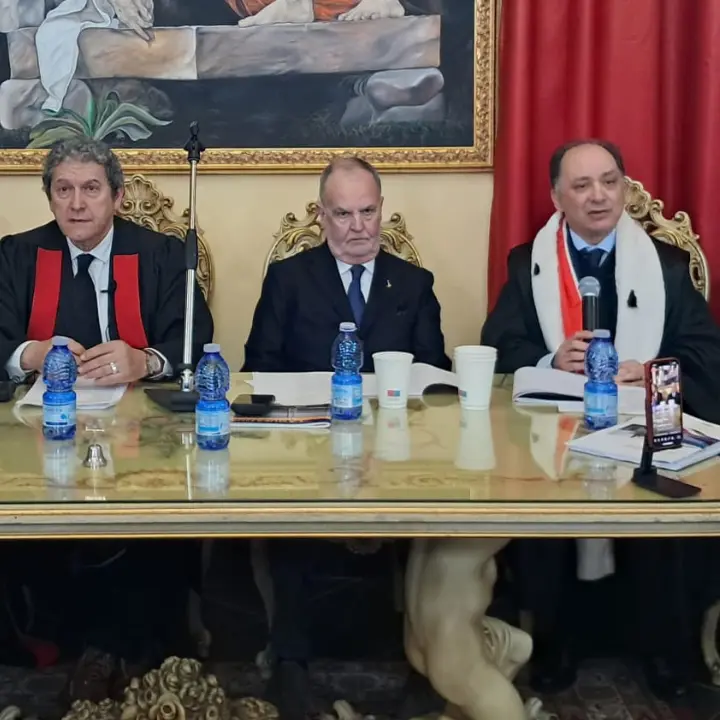 Calderoli a Vibo: «Con l'Autonomia differenziata non ho mai voluto spaccare il Paese. Poi l'Italia è già divisa di suo»