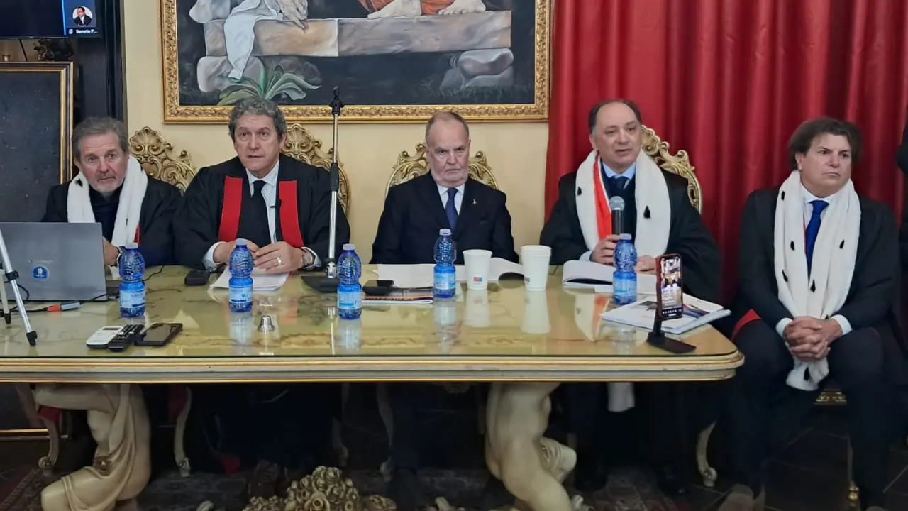 Calderoli a Vibo: «Con l'Autonomia differenziata non ho mai voluto spaccare il Paese. Poi l'Italia è già divisa di suo»