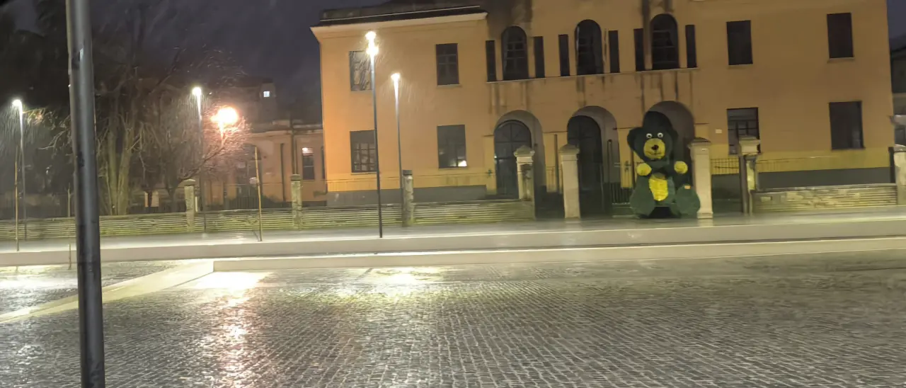 «Nessuna “piscina” nella nuova piazza di Vibo, il drenaggio è perfetto»: l’assessore Monteleone replica alle polemiche social