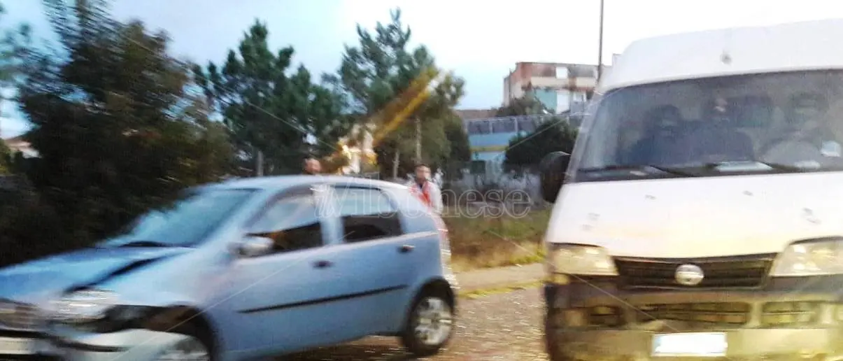 Incidente alle porte di Mileto, quattro mezzi coinvolti