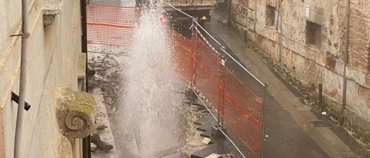 Vibo, accordo tra Comune e società Redel per i danni causati in via Cordopatri che determinò l’interruzione del rifornimento idrico in centro\n