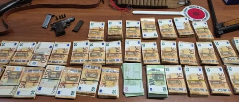 Pistola e denaro per 126mila euro a Tropea, gip fissa udienza convalida dell’arresto