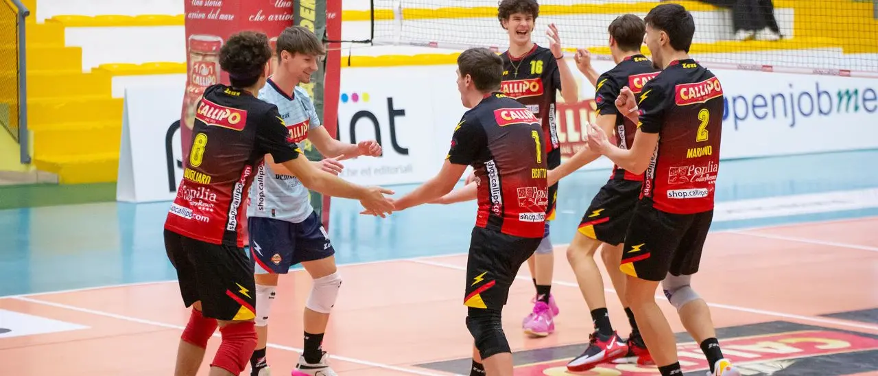 Volley, la Tonno Callipo sfiora il colpaccio contro Letojanni ma cede al tie-break dopo una battaglia emozionante