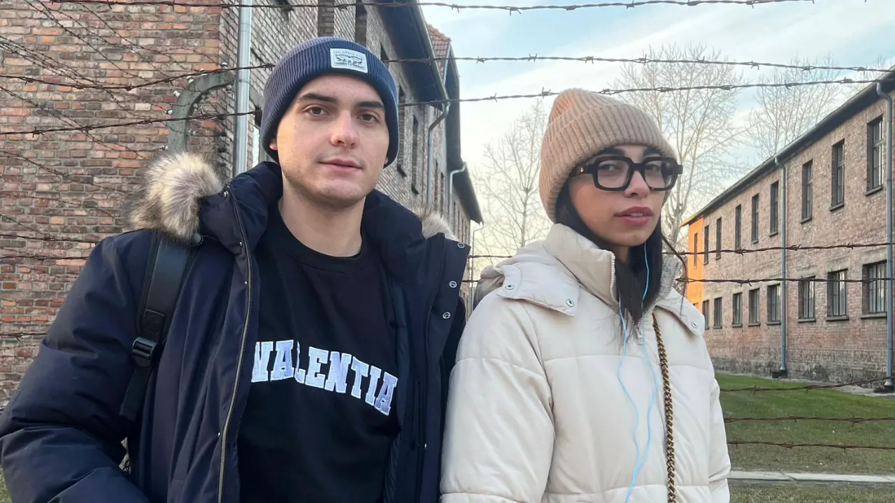 Viaggio della Memoria, due giovani volontari dell'Associazione Valentia ad Auschwitz per commemorare le vittime dell'Olocausto