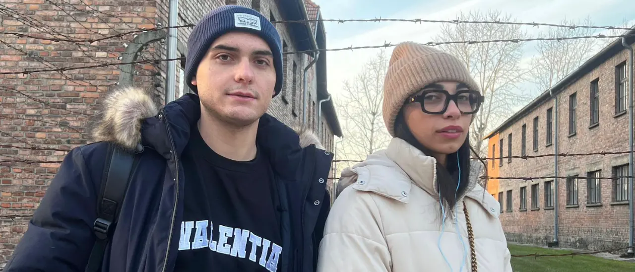 Viaggio della Memoria, due giovani volontari dell'Associazione Valentia ad Auschwitz per commemorare le vittime dell'Olocausto